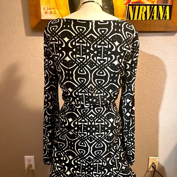 Black & White pattern dress, excellent condition, above the knees - Picture 2 of 2